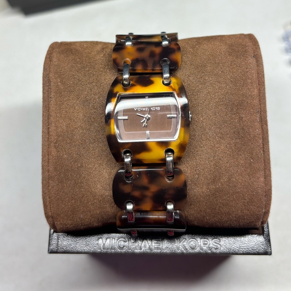 W MK cheetah strap watch